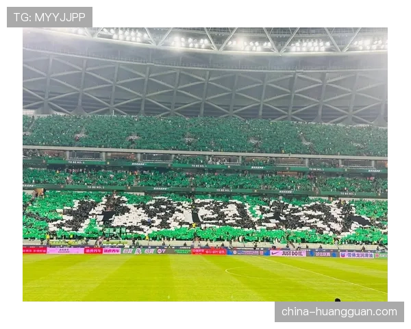 工体北看台打出巨型Tifo，为北京国安加油助威